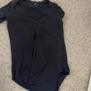 lululemon t-shirt. size 4